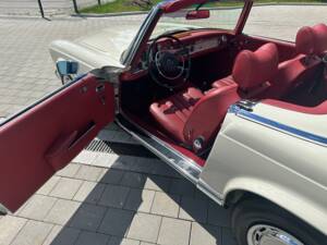 Image 13/30 of Mercedes-Benz 280 SL (1970)