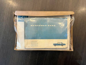 Image 7/50 of Mercedes-Benz 250 CE (1972)