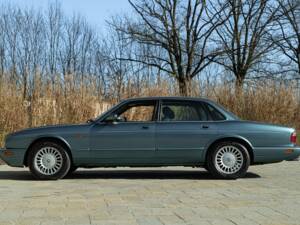 Bild 5/50 von Jaguar XJ 8 Executive (1997)