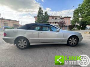 Bild 3/10 von Mercedes-Benz CLK 320 (2000)