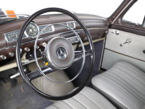 Image 16/37 of Mercedes-Benz 180 Db (1961)