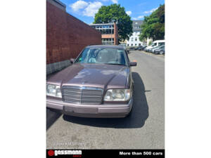 Imagen 3/14 de Mercedes-Benz E 220 T (1994)