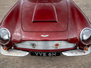 Afbeelding 6/14 van Aston Martin DB 6 Mk II (1970)