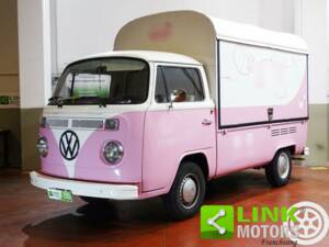 Image 1/10 of Volkswagen T2a panel van (1975)