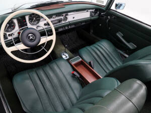 Image 22/31 of Mercedes-Benz 280 SL (1968)