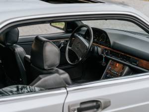 Image 8/44 of Mercedes-Benz 560 SEC (1988)