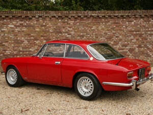 Imagen 16/50 de Alfa Romeo 1750 GT Veloce (1971)