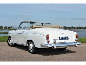 Image 30/35 of Mercedes-Benz 220 SE Cabriolet (1959)