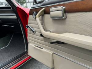 Image 39/73 of BMW 2,5 CS (1975)