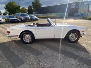 Image 22/50 of Triumph TR 6 (1976)