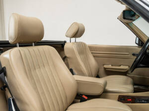 Image 22/40 of Mercedes-Benz 300 SL (1987)