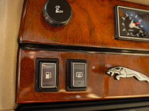 Image 73/100 de Jaguar XJ 12 (1991)