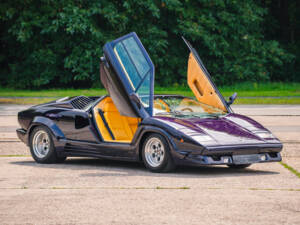 Immagine 15/39 di Lamborghini Countach 25th Anniversary (1990)