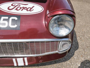Image 35/50 of Ford Anglia (1965)