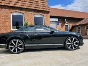 Immagine 3/10 di Bentley Continental GTC V8 (2013)