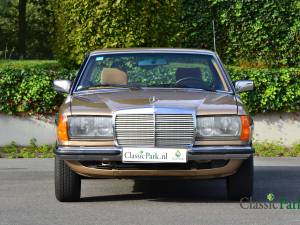 Image 8/50 of Mercedes-Benz 230 CE (1982)