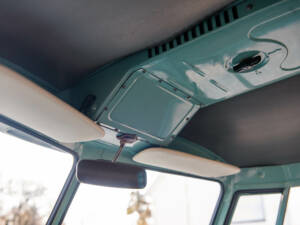 Image 15/43 de Volkswagen T1 camper (1963)