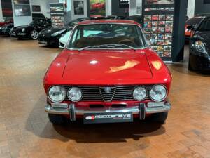 Immagine 3/33 di Alfa Romeo 2000 GT Veloce (1972)