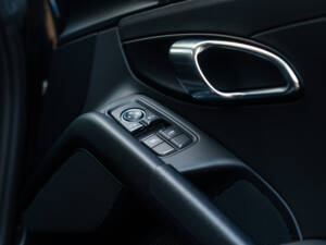 Image 39/47 of Porsche Boxster (2016)