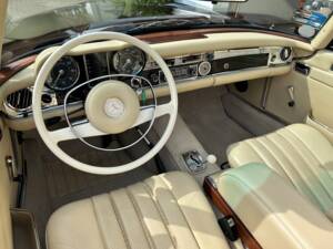 Image 17/34 of Mercedes-Benz 280 SL (1969)