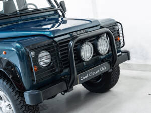 Image 29/43 of Land Rover Defender 90 &quot;50th Anniversary&quot; (1998)
