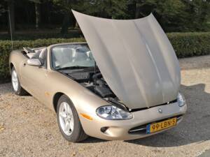 Image 20/36 of Jaguar XK8 4.0 (1998)