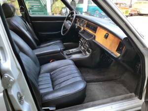 Image 25/39 of Jaguar XJ 6 4.2 (1982)