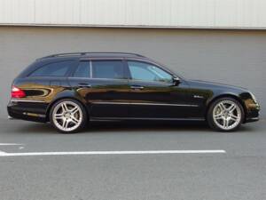 Image 5/98 of Mercedes-Benz E 63 AMG T (2008)