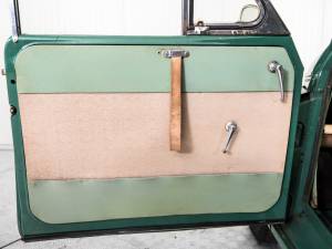 Image 13/50 of Morris Minor 1000 Traveller (1964)