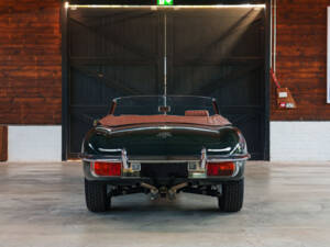 Image 6/19 de Jaguar E-Type (1969)