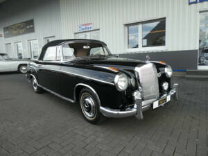 Imagen 1/24 de Mercedes-Benz 220 SE Cabriolet (1959)
