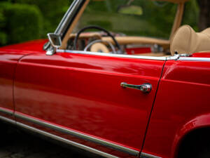 Image 19/54 of Mercedes-Benz 280 SL (1968)