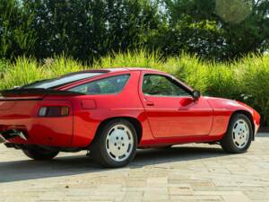 Image 9/50 de Porsche 928 S (1984)