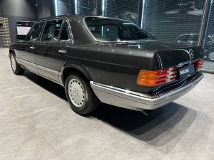 Image 6/21 de Mercedes-Benz 560 SEL (1988)