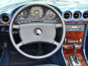 Image 29/50 of Mercedes-Benz 380 SL (1983)