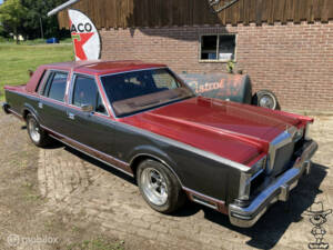 Image 6/50 of Lincoln Town Car (1984)