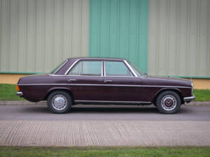 Bild 4/30 von Mercedes-Benz 200 (1974)