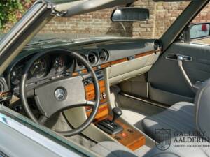 Image 33/50 of Mercedes-Benz 380 SL (1982)