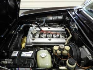 Image 11/15 of Alfa Romeo 2000 GT Veloce (1973)