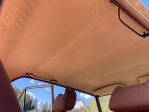 Image 35/49 de Mercedes-Benz 230&#x2F;4 (1974)