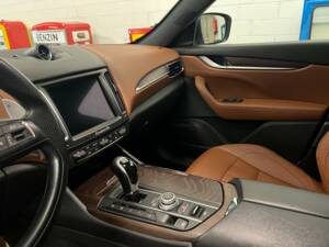 Immagine 9/17 di Maserati Levante S (2017)