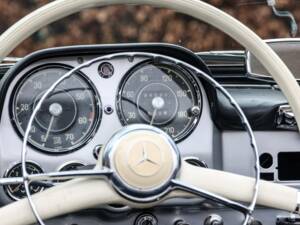 Image 17/24 of Mercedes-Benz 190 SL (1960)