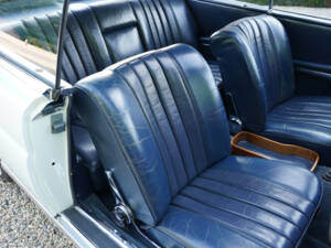 Image 24/50 de Mercedes-Benz 280 SE (1968)