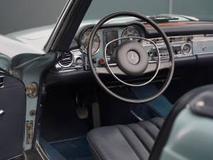 Image 21/50 of Mercedes-Benz 280 SL (1968)