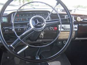 Image 7/23 de Mercedes-Benz 220 S (1956)