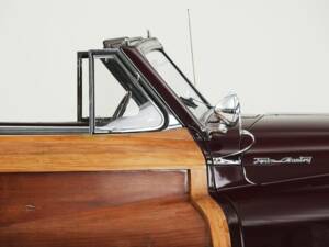 Image 13/15 of Chrysler Windsor Town &amp; Country (1947)