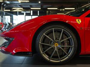 Image 15/50 of Ferrari 488 Pista (2019)