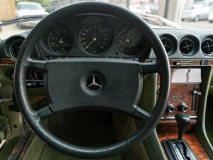 Image 34/50 of Mercedes-Benz 500 SEC (1984)