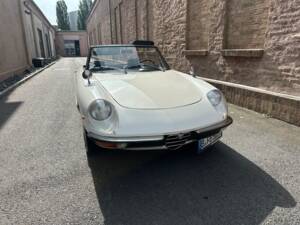 Image 13/63 of Alfa Romeo Spider 1300 Junior (1970)