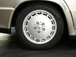 Image 27/30 of Mercedes-Benz 190 E 2.3-16 (1984)